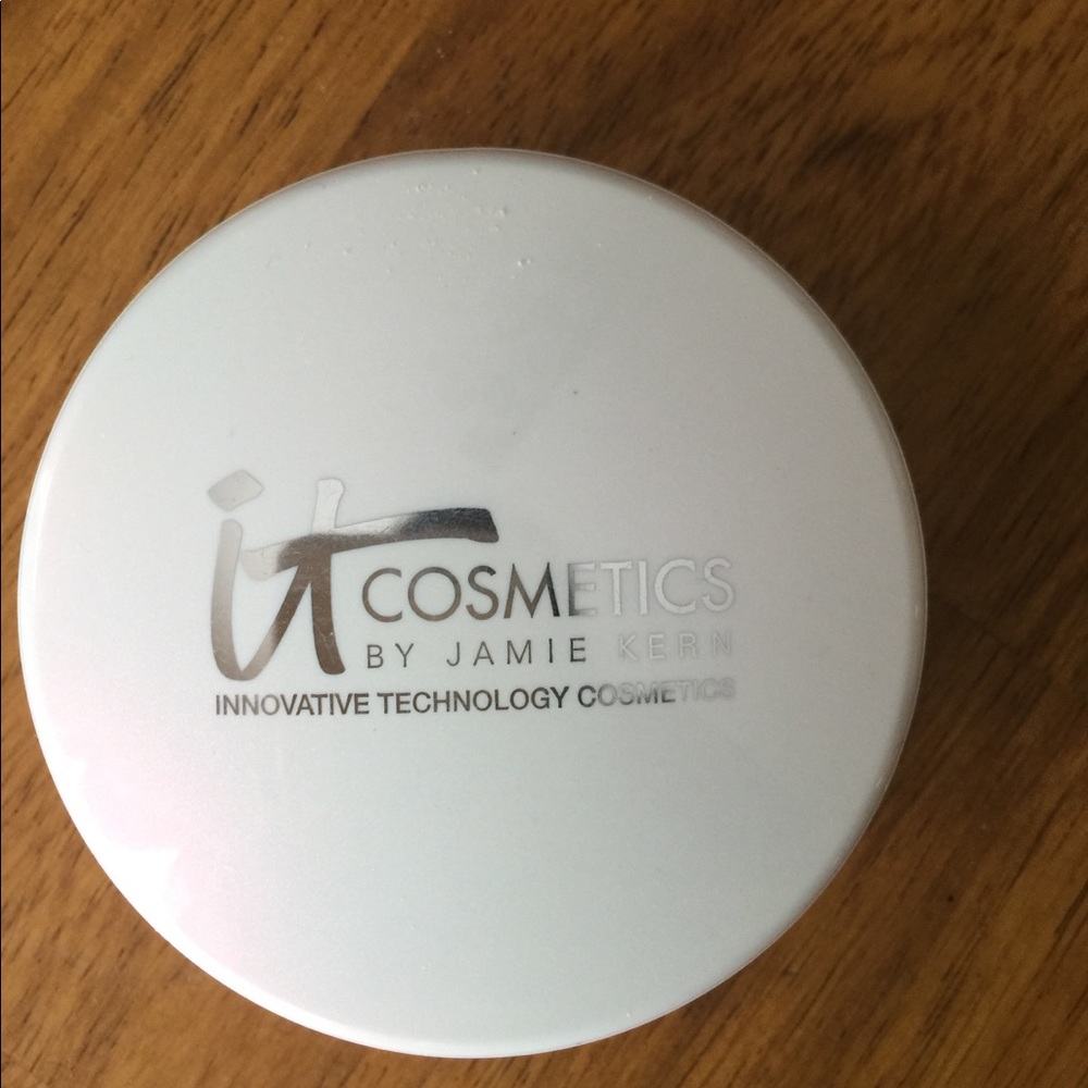 It Cosmetics Celebration  Foundation Illumination